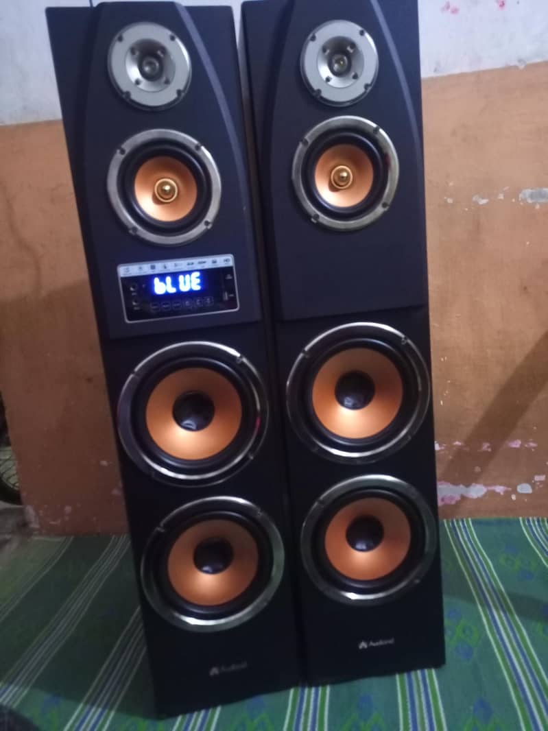 monster audionic Bluetooth speaker 3