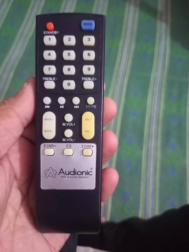 monster audionic Bluetooth speaker 4