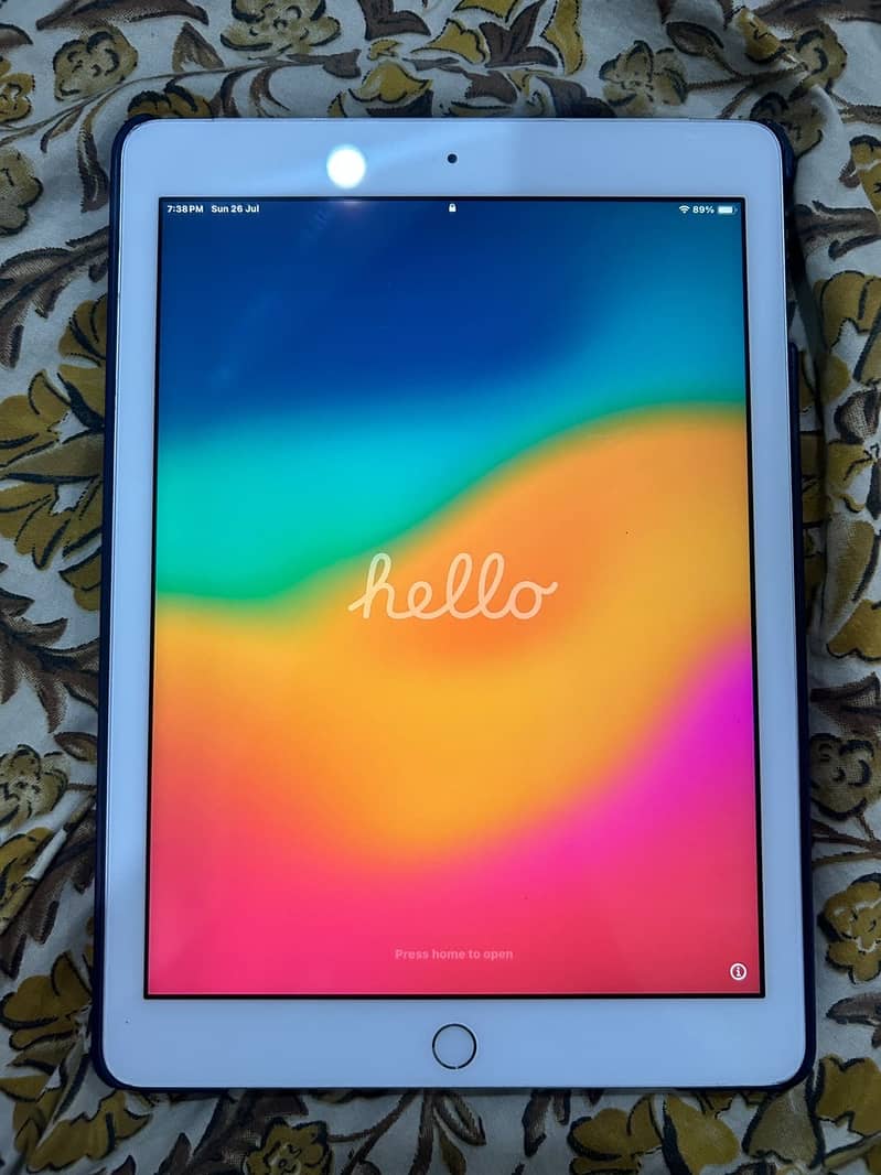 Ipad 6th generation cellular (sim) 32gb 2