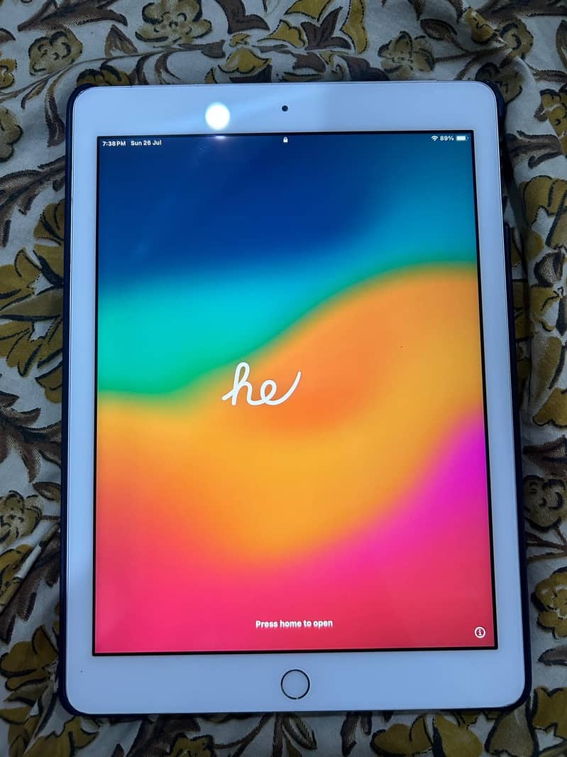 Ipad 6th generation cellular (sim) 32gb 3
