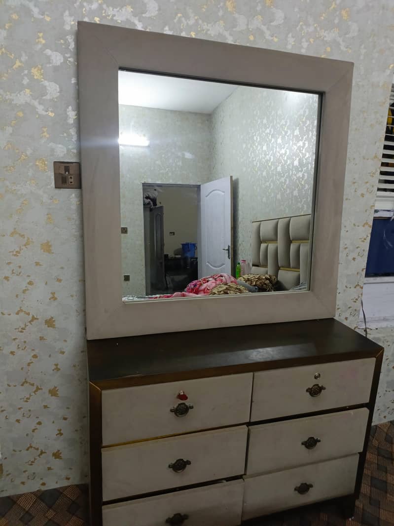 Dressing Table 0