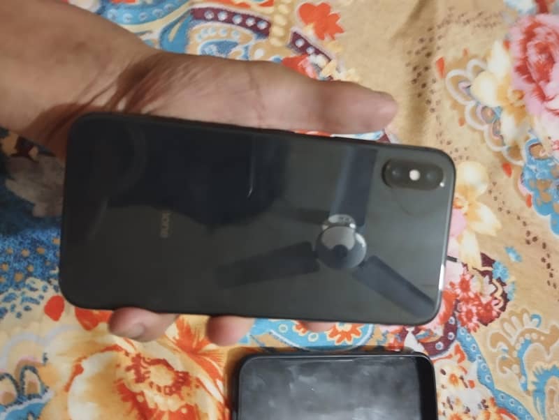 Apple iPhone X 4