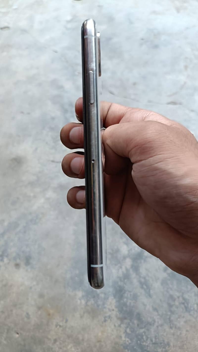 Apple iPhone X 3