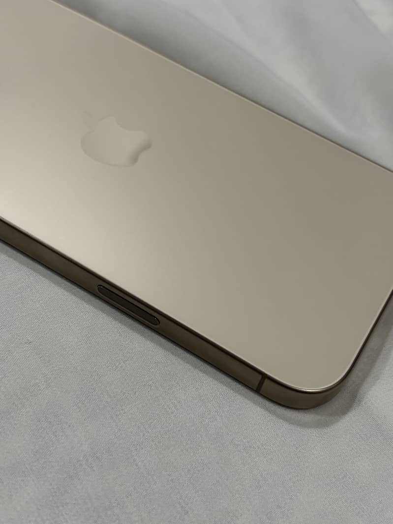 iPhone 16 pro max 2