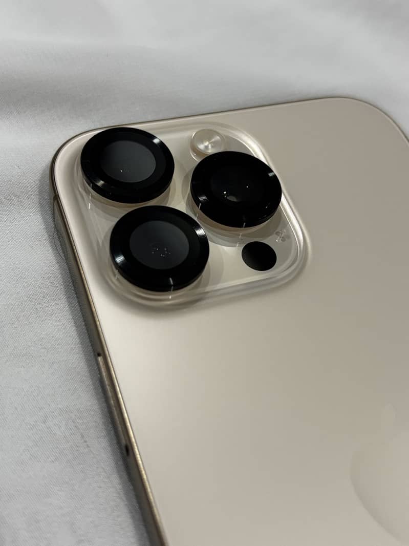 iPhone 16 pro max 3