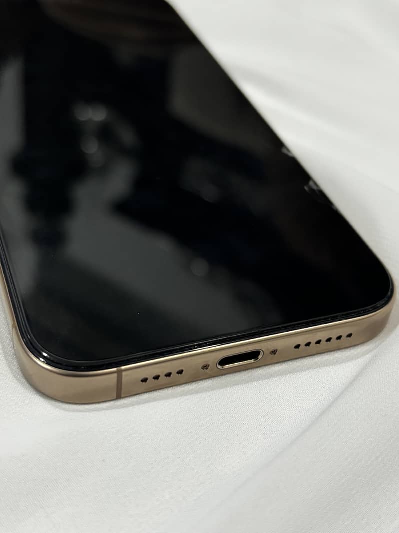iPhone 16 pro max 6