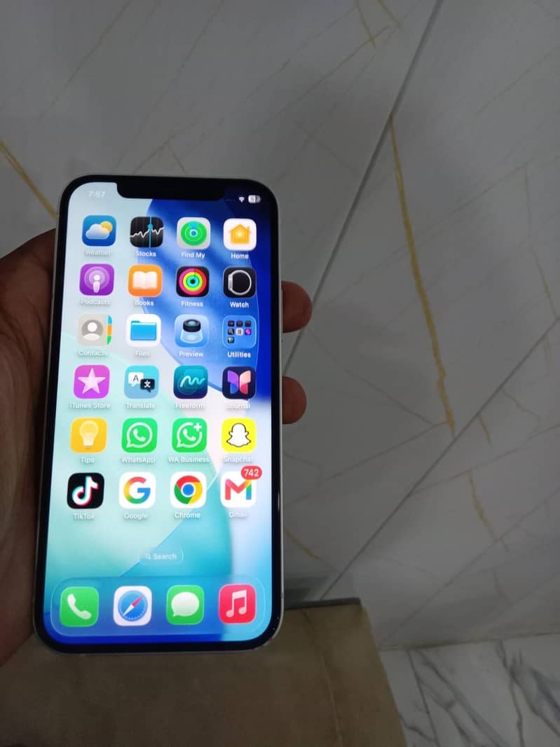iPhone 12 0