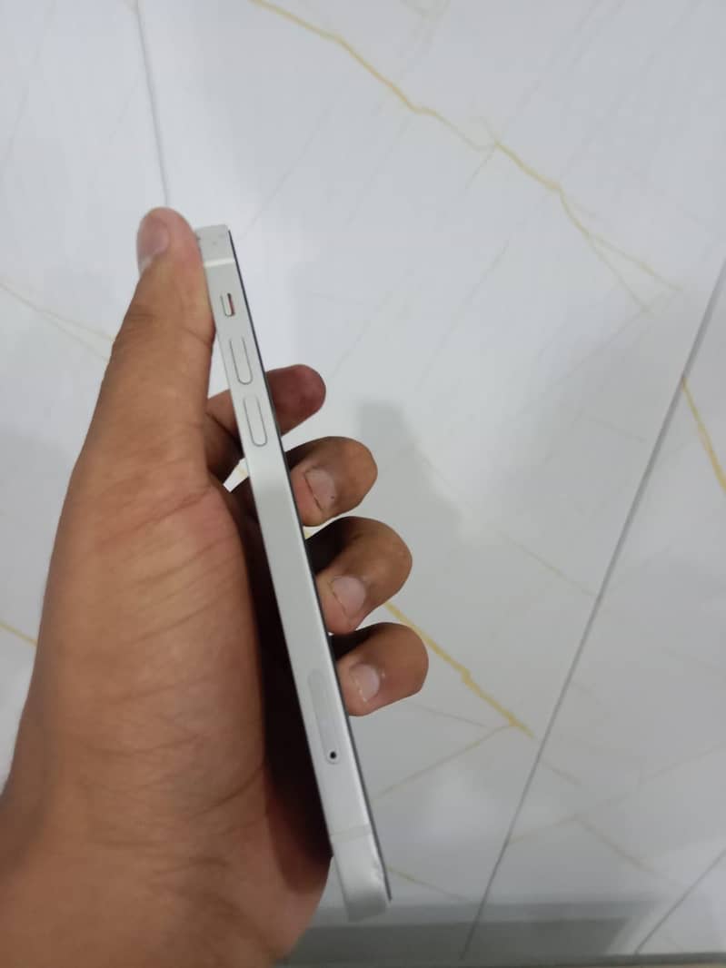 iPhone 12 3