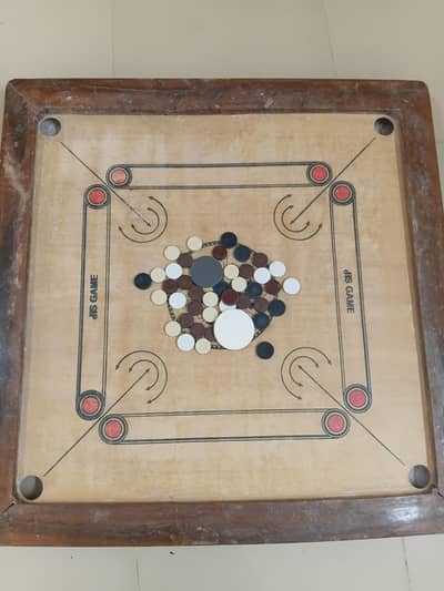 carrom board with Strikers