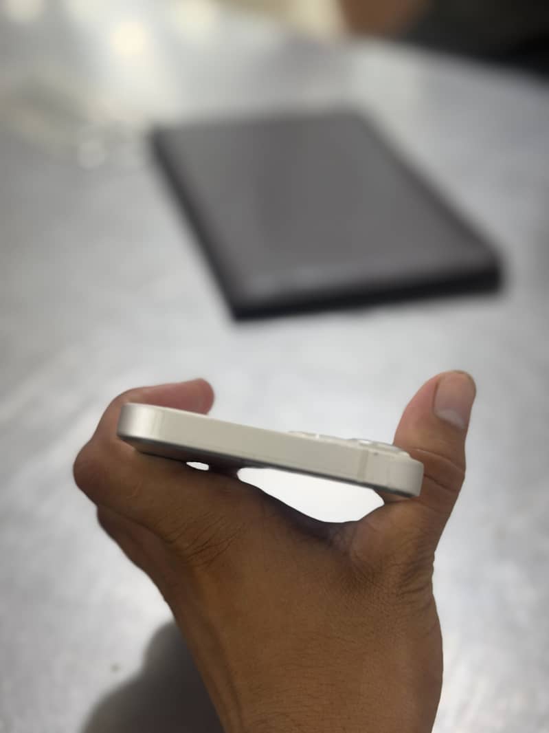 Apple iPhone 13 5