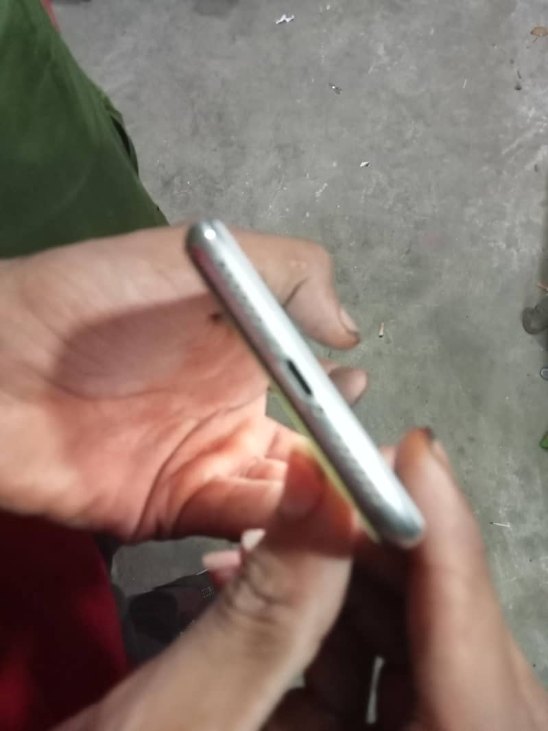 iPhone X 3