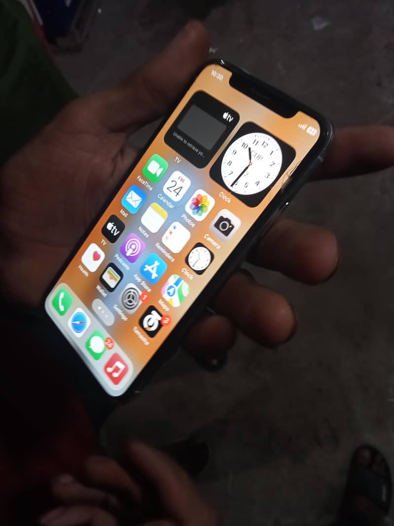 iPhone X 4