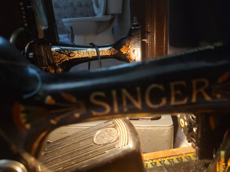 Singer sewing machine 4
