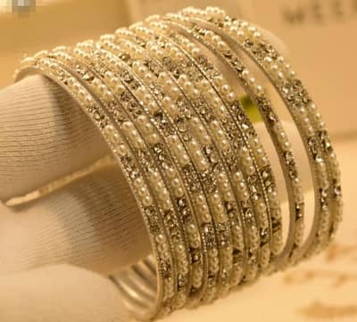 different designs bangles available