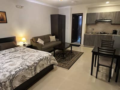 Fully Furnished Comfortable Room for Rent in Mumtaz City Islamabad)