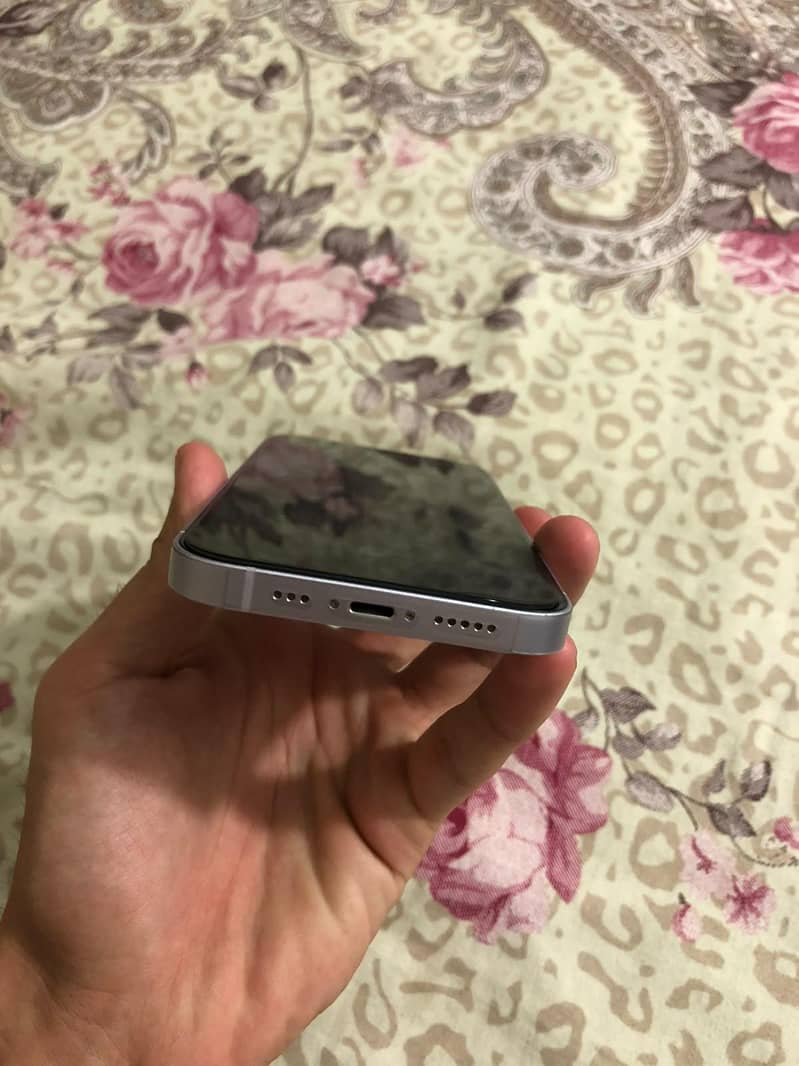 Apple iPhone 14 3