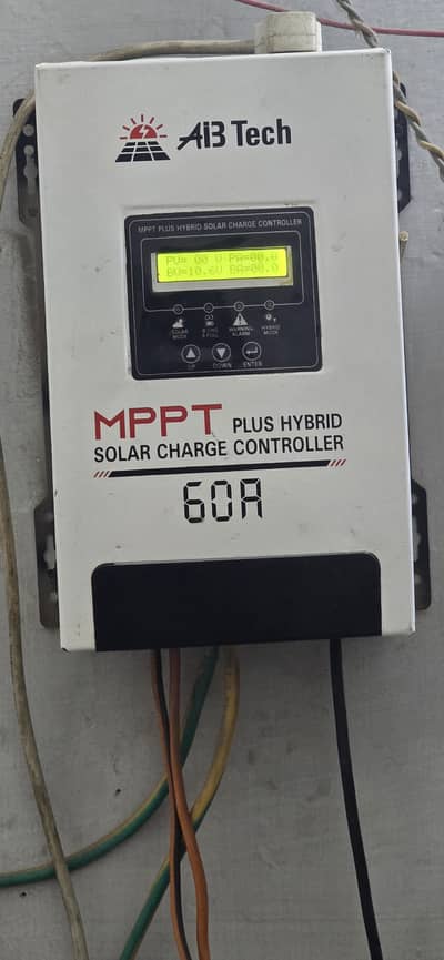 Hybrid Mppt Solar Charge Controller with 800 watt Ups