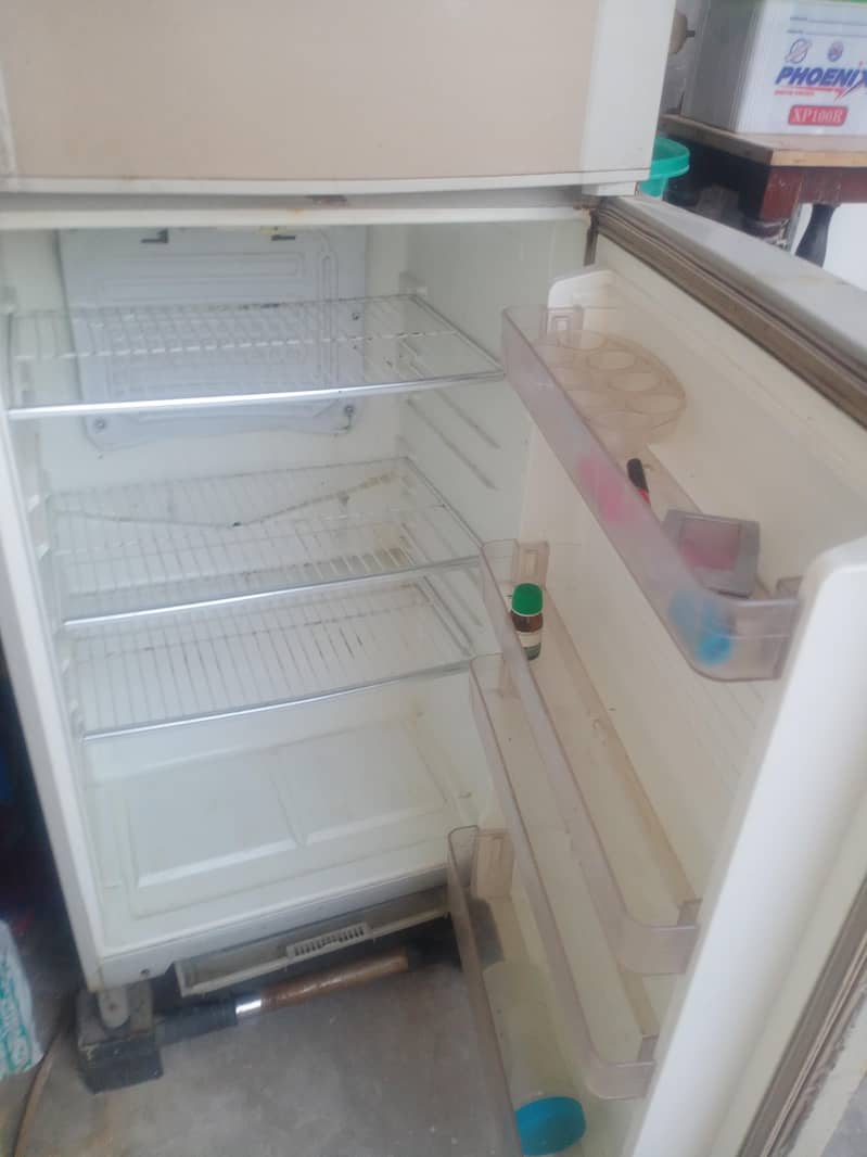 Dawlance Medium Fridge 1