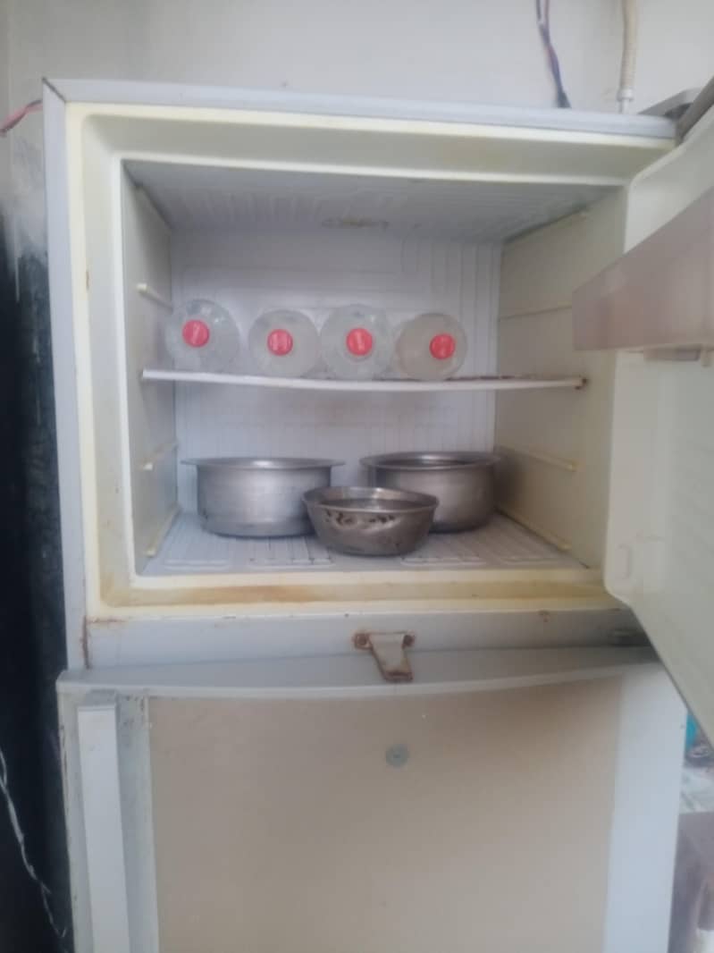 Dawlance Medium Fridge 2