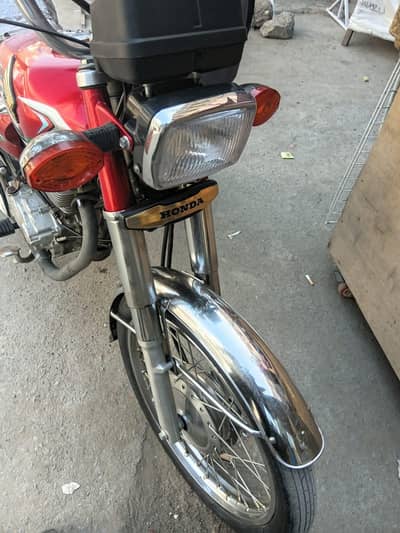 12 hyderabad numbers  engine me tora kam he baki ok he