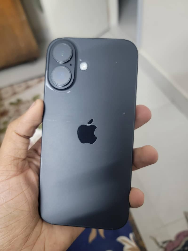 Apple iPhone 16 3