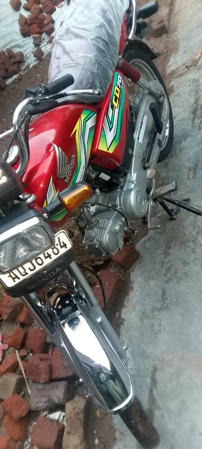 السلام علیکم گوجرانوالہ را والی ایک 70۔ 2023ماڈل۔ 03076258687