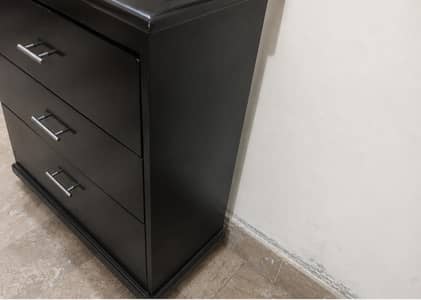 very strong dresser with 1 lock and 3 drawers
