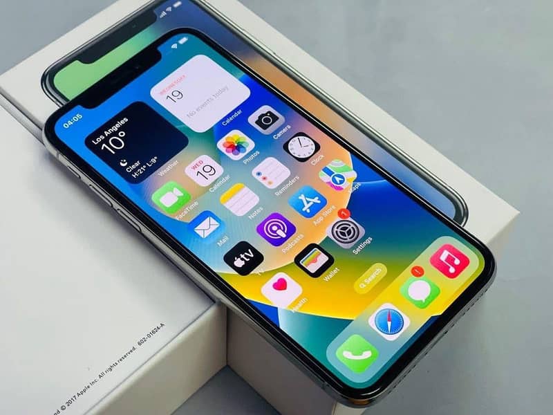 Apple iPhone X 4