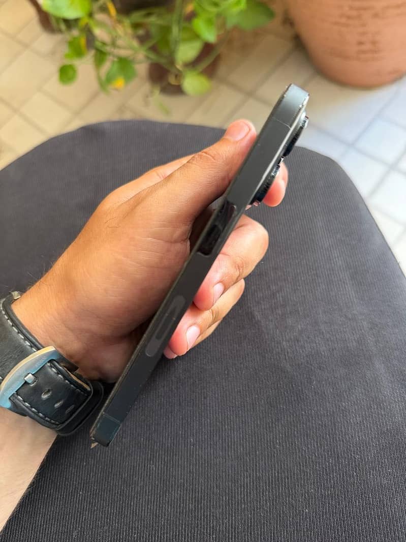 iPhone 14 Pro JV 7