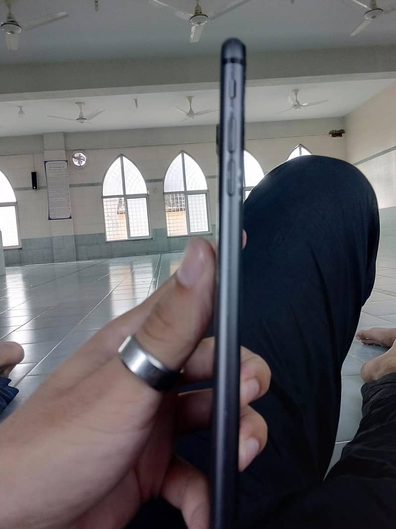 Apple iPhone 8 Plus 1
