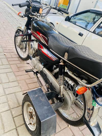 cd 70 side wheels for disable person
