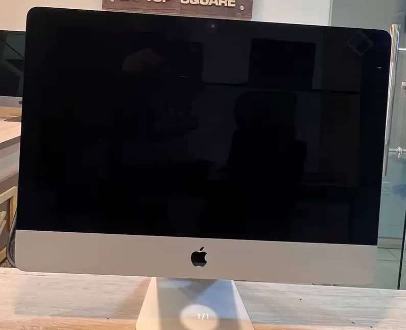 APPLE ALL IN ONE COMPUTER 0