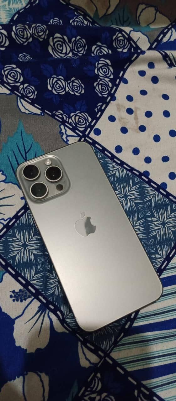 Apple iPhone 15 Pro Max 0