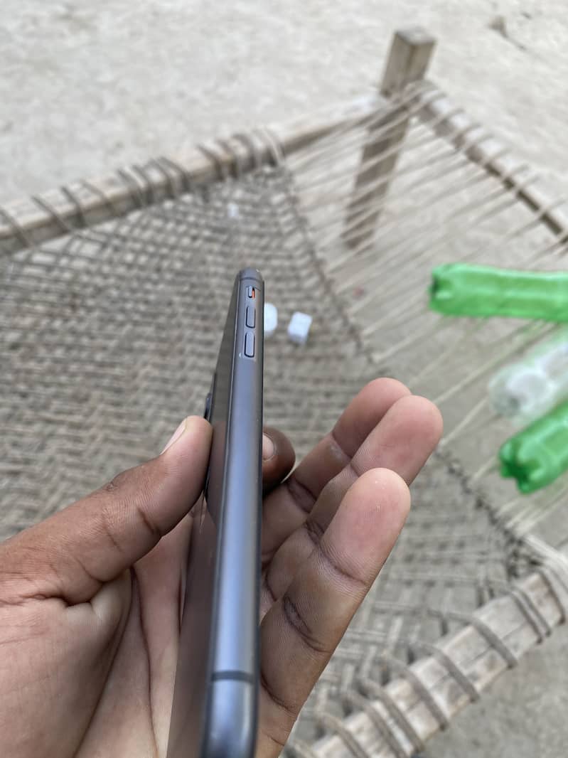 Apple iPhone 11 7