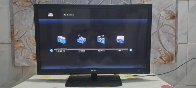 32" LED