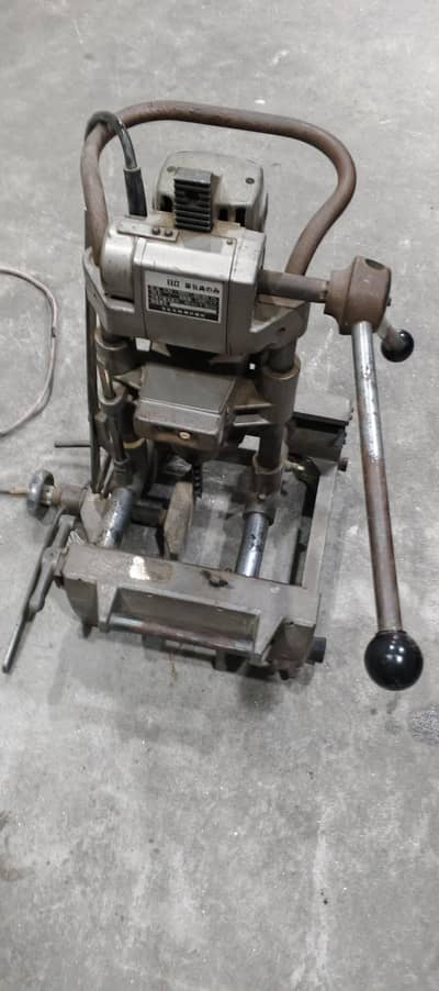chizal machine holsaw