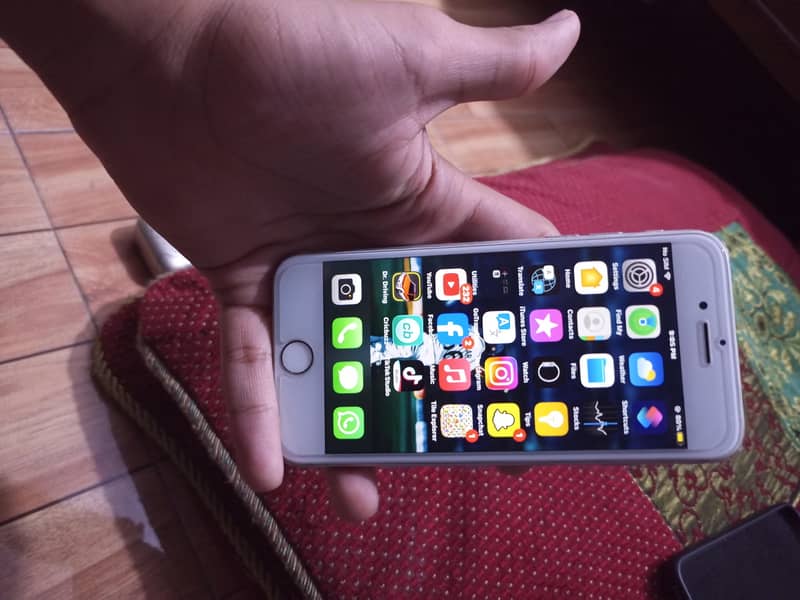 Apple iPhone 7 0