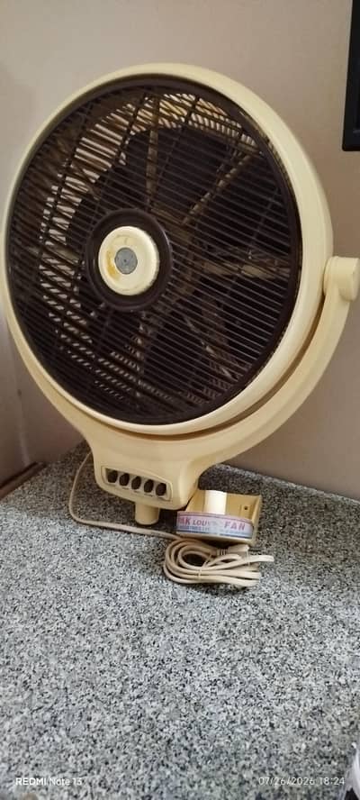 Pak Louvre Bracket Fan