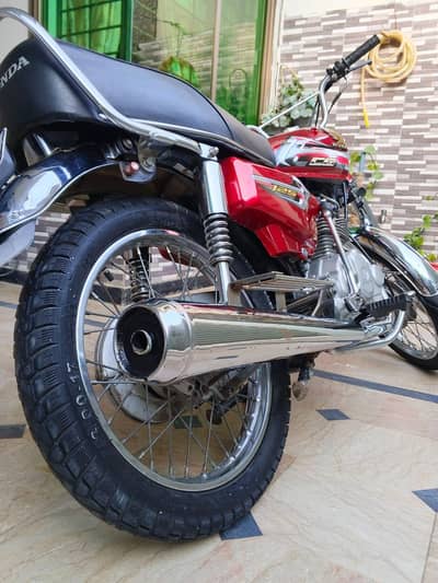 Honda 125 2016 model with VIP number.