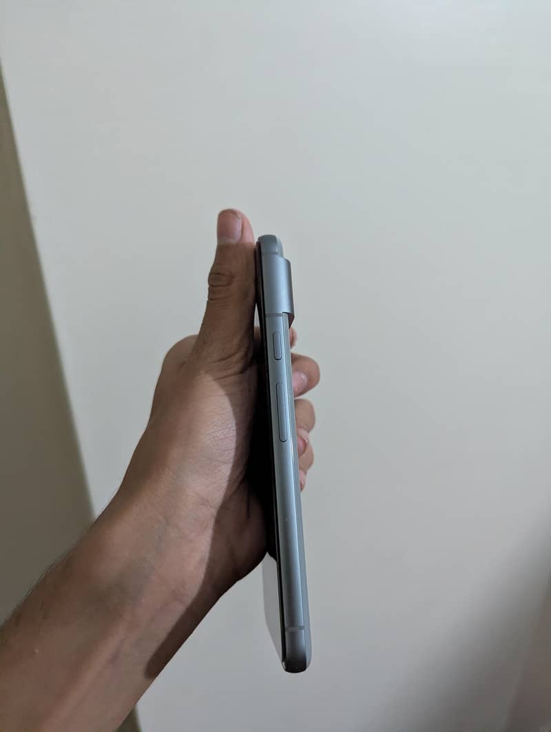 Google Pixel 8 4