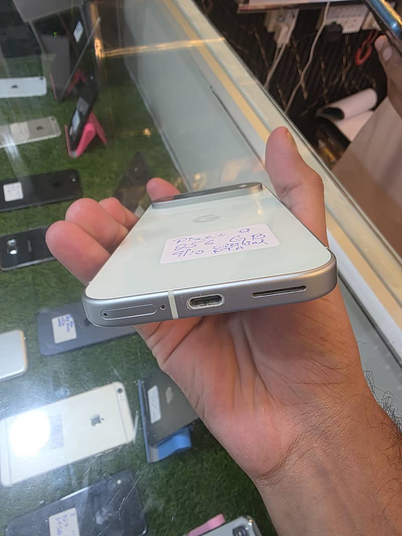 Google Pixel 9 4