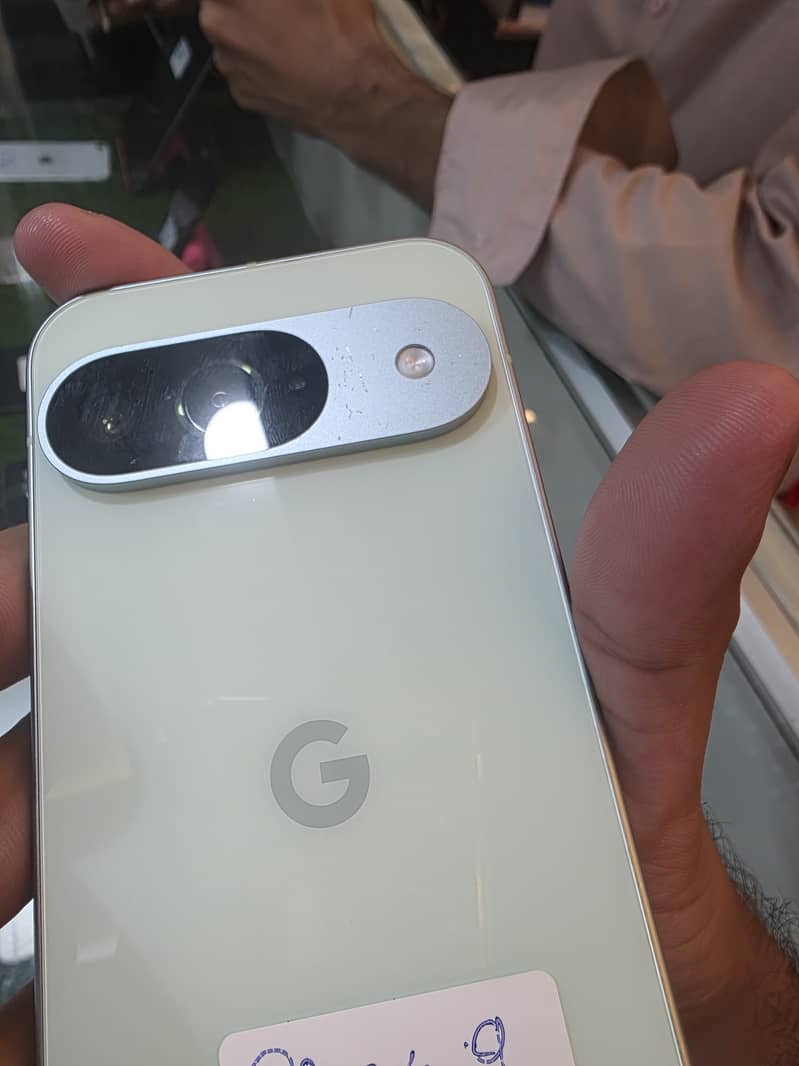Google Pixel 9 5