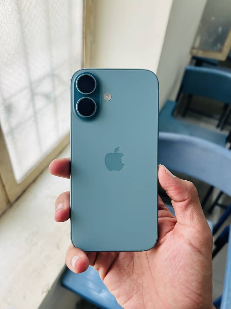 Apple iPhone 16 0