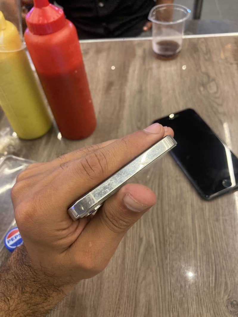 Apple iPhone 12 Pro Max 4