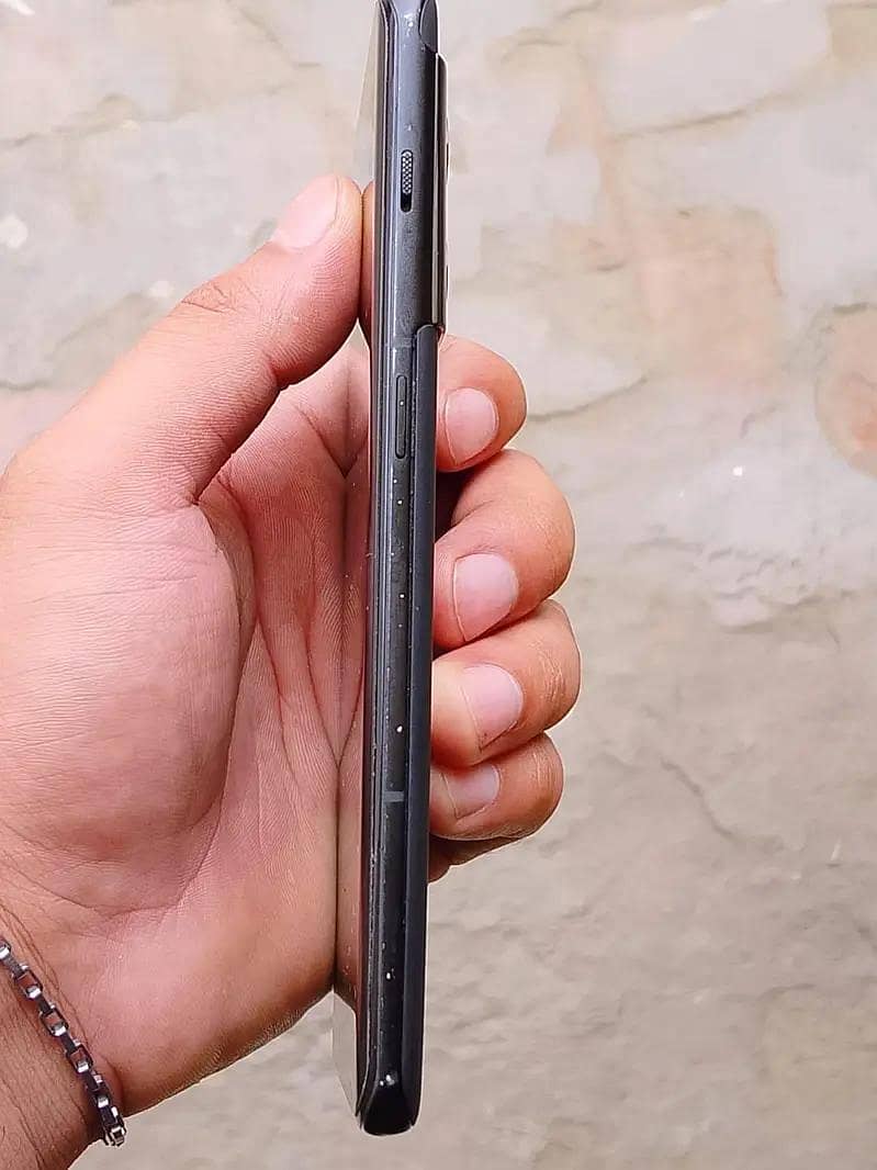 One Plus 10 Pro 4