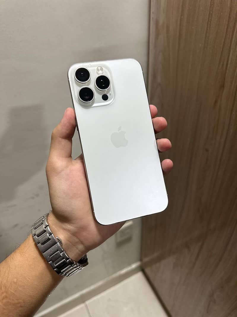 Apple iPhone 15 Pro Max 0