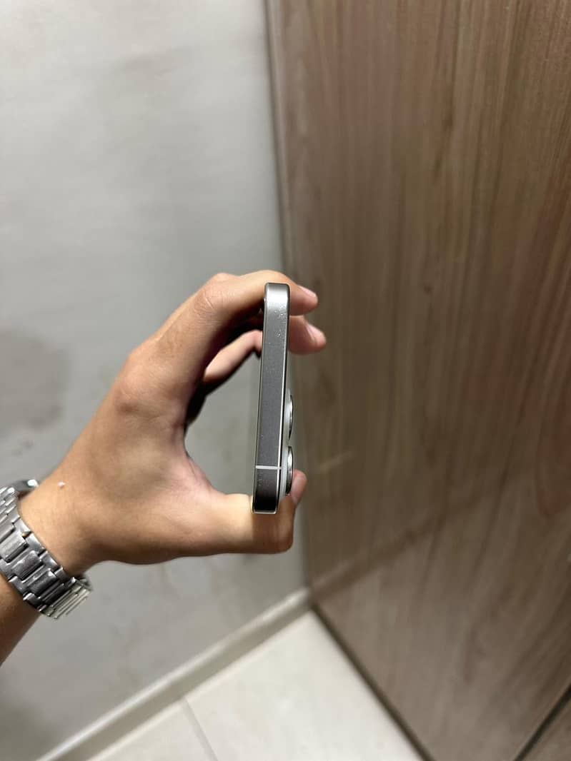 Apple iPhone 15 Pro Max 2