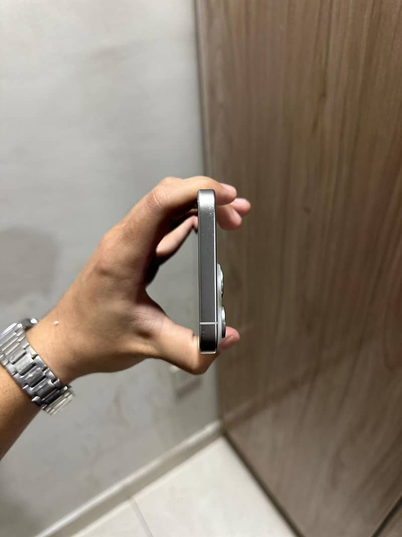 Apple iPhone 15 Pro Max 4