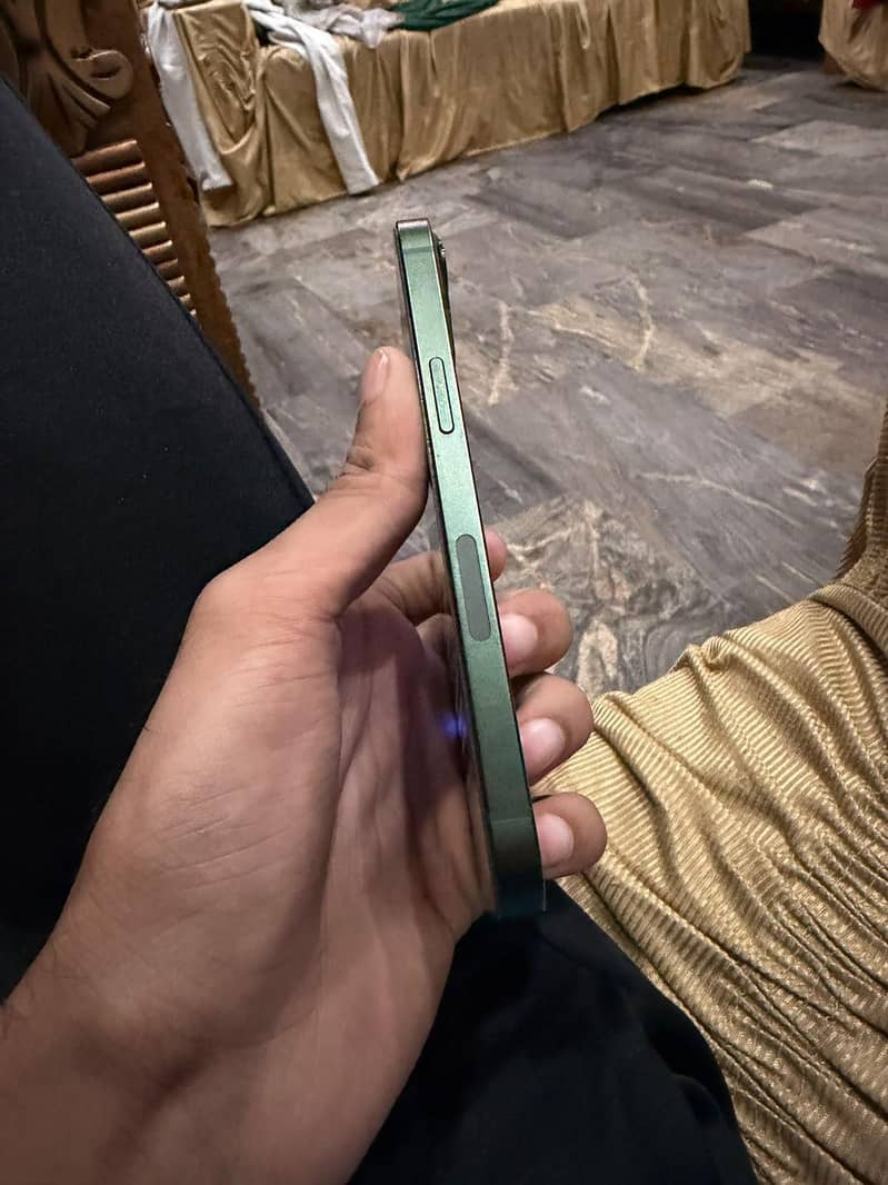 Apple iPhone 13 1