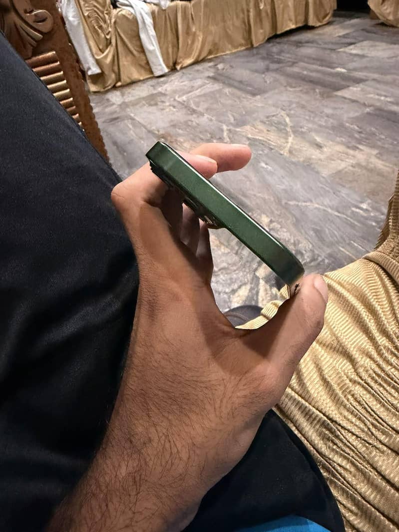 Apple iPhone 13 2